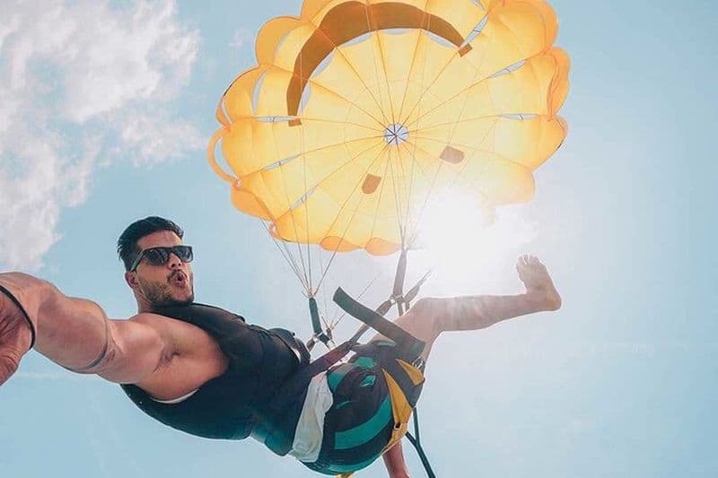 Parachutisme ascensionnel, banane et canapé-bateau & transfert privé à Hurghada