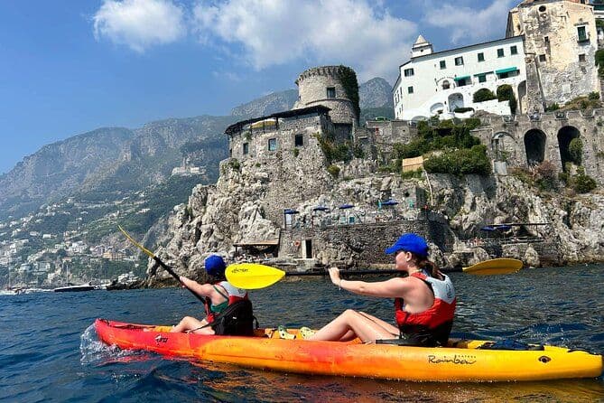 Excursion en kayak et plongée en apnée sur la côte amalfitaine, les grottes marines et la plage