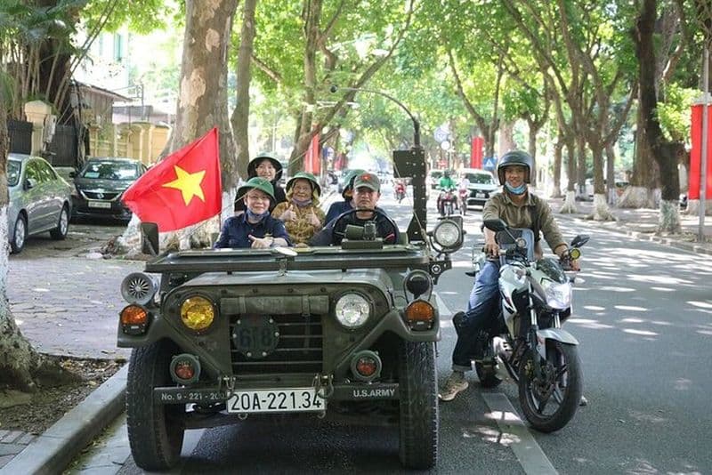 Hanoi Jeep City Tour combinent Countryside Train Street, Backstreet