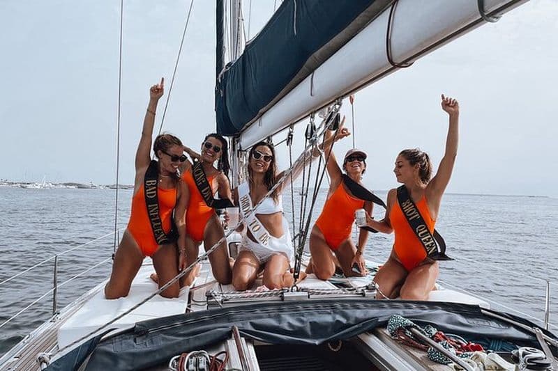 Excursion privée de luxe d'une journée en voilier à Ibiza et Formentera