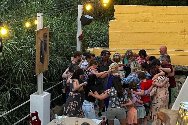 Kissamos: expérience nocturne grecque avec danse et dîner buffet
