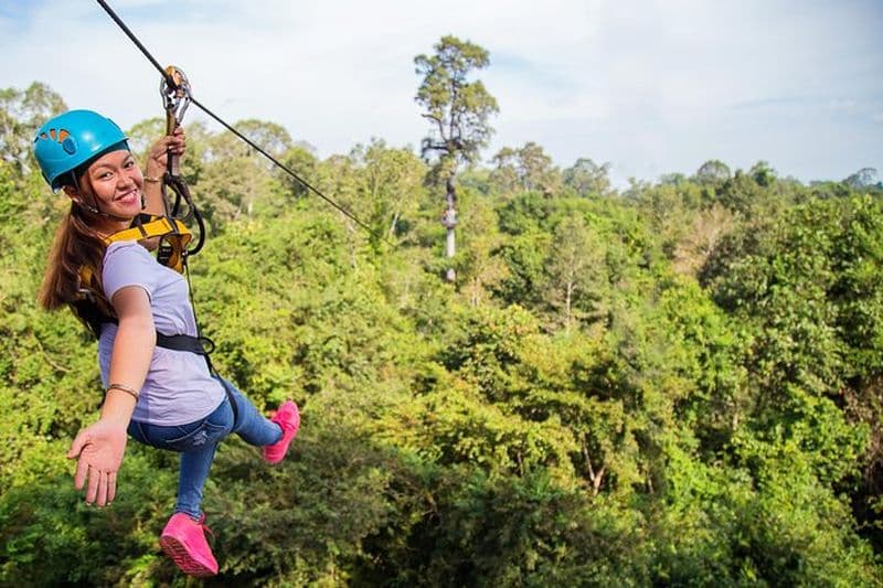 Aventure en tyrolienne dans le parc Angkor Wat à Siem Reap
