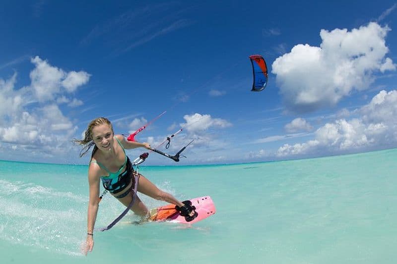 Cours de kiteboarding intermédiaire ou avancé sur la plage de Long Bay