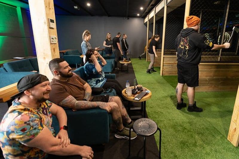 Lancer de hache avec des cibles numériques à Southport