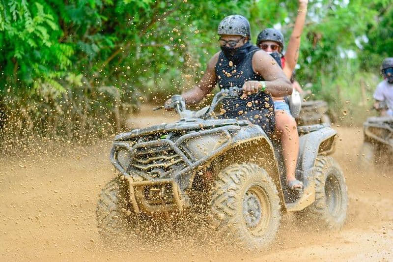 Aventure en VTT 4X4 à Punta Cana jusqu'au cénote et à la plage de Macao