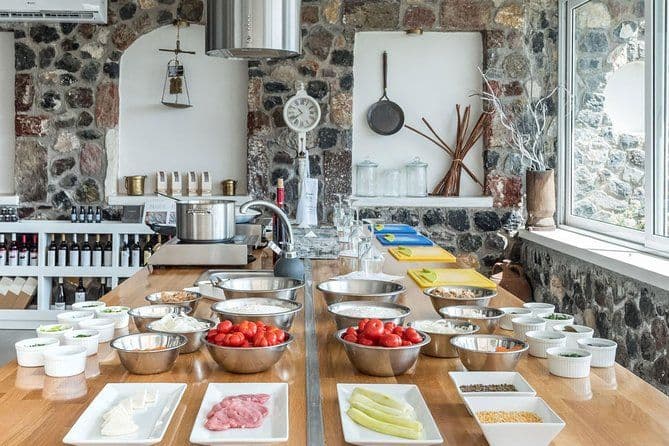 Cours de cuisine de la ferme à la table à Santorin avec un chef local, Christos