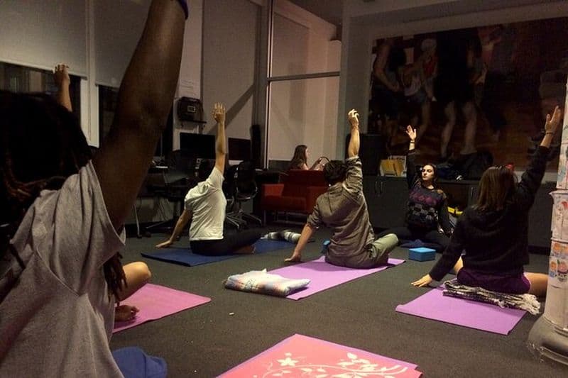 Cours de yoga et chat de pleine conscience avec module complémentaire ONG Kids