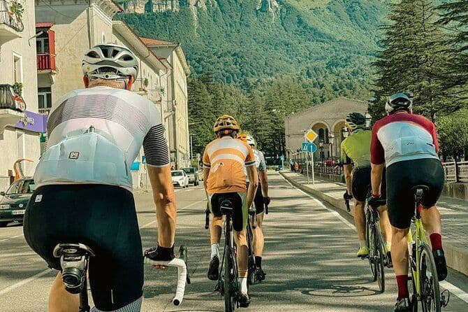 Tour à vélo depuis Kutaisi couvrant 3 monastères