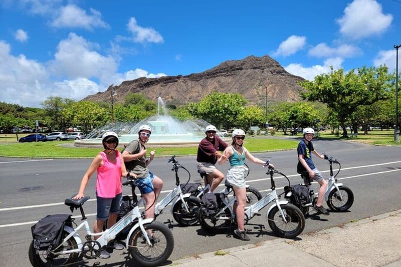 Balade en vélo électrique et randonnée à Diamond Head