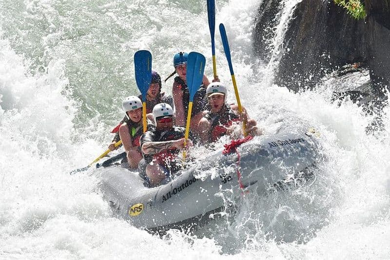 Excursion de rafting en eau vive sur la Middle Fork American River (classes 3-4)