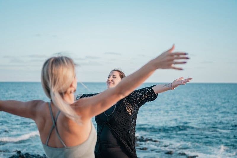 Yoga et bain sonore au bord de la mer