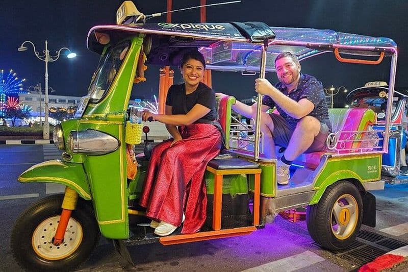 Bangkok Hungry Tuk Tuk Tour aventure culinaire locale Temples Marchés