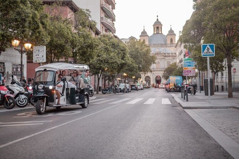Visite du Madrid historique en Eco Tuk Tuk privé