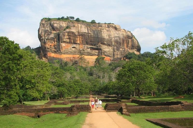 Sigiriya Rock et Dambulla Cave Temples de Negombo (excursion d'une journée tout compris)