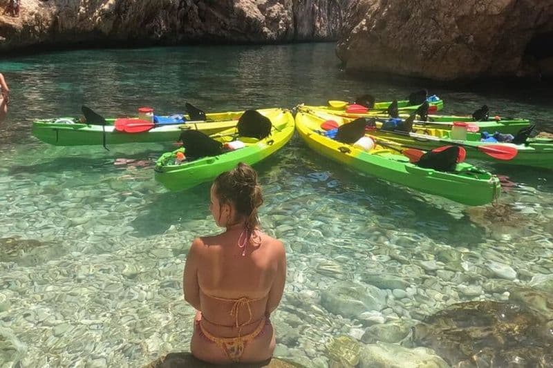 Visite guidée d'une journée en vélo électrique et kayak à Granadella Moraig