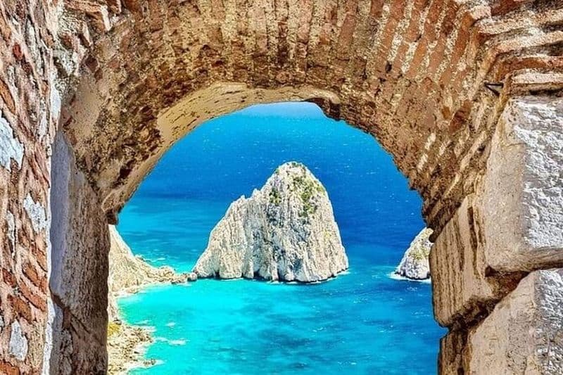 Mosaïque mykonienne : aventure d'un premier croiseur