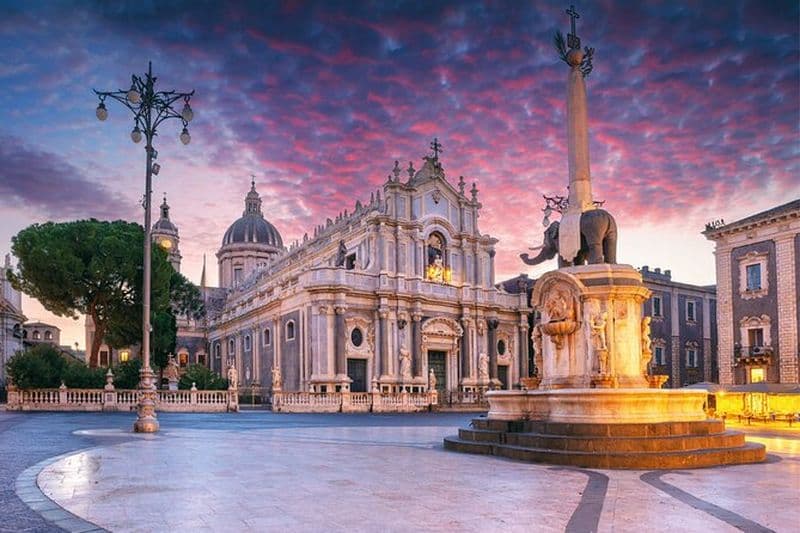 Visite à pied de Catane avec guide audio et écrit par un local