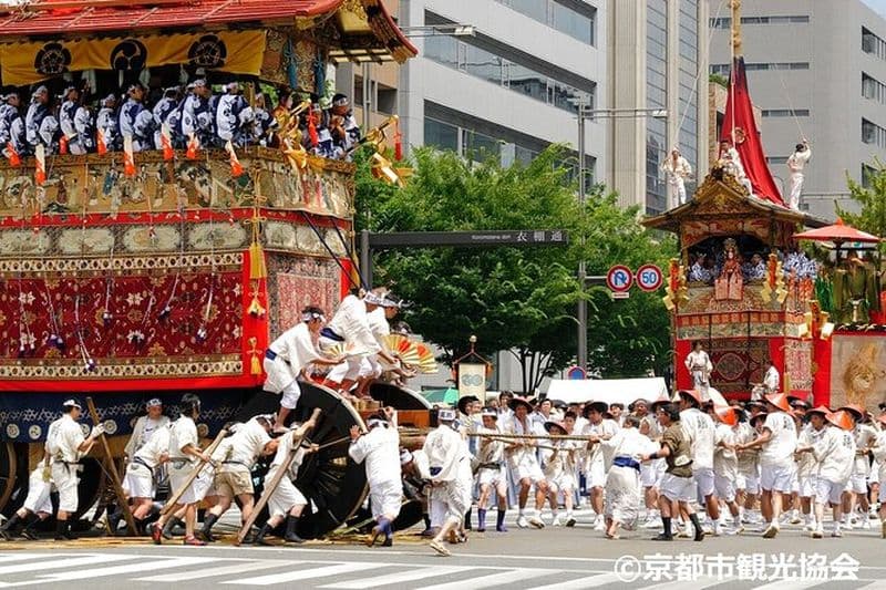 Festival de Gion de Kyoto et visite en bus avec déjeuner-croisière sur le lac Biwa