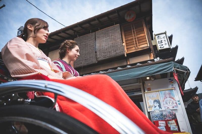 Explorez Kyoto en taxi privé, kimono et rickshaw plan