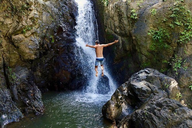 Randonnée d'une journée complète dans la forêt tropicale d'El Yunque avec toboggan aquatique au départ de San Juan