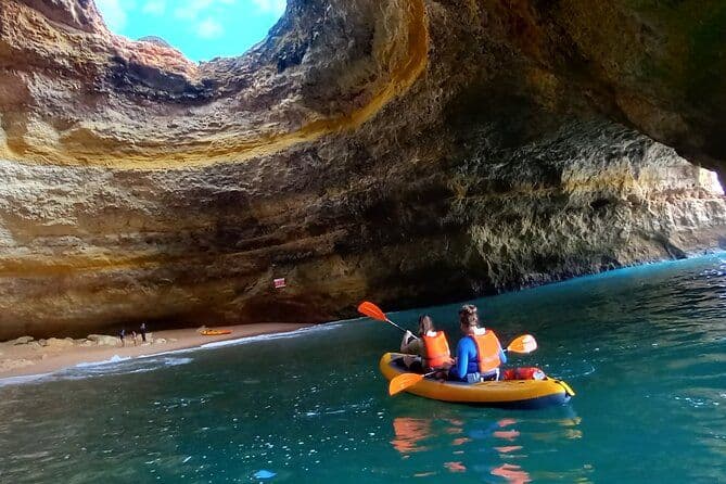 Kayak de 2 heures à travers les grottes marines de Benagil