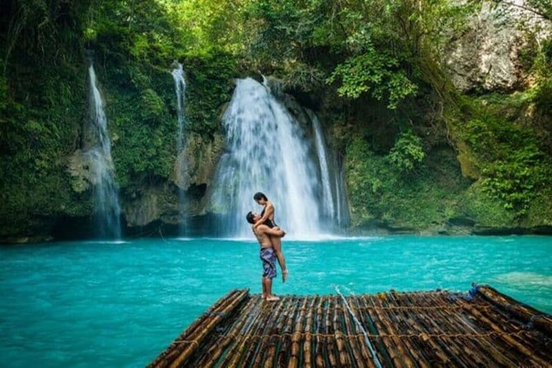 Canyoning des chutes Kawasan avec déjeuner et transferts depuis la ville de Cebu