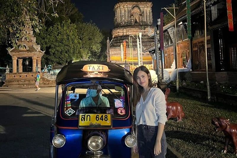 Visite nocturne des temples et du marché de Chiang Mai en tuk-tuk