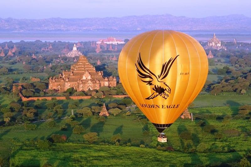 Ballon d'aigle royal au Myanmar