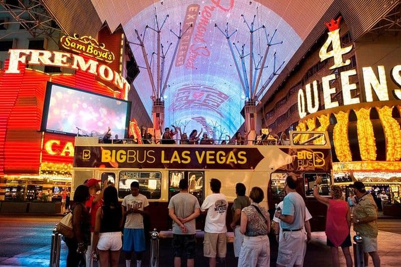 Big Bus Las Vegas : Visite nocturne touristique en bus à toit ouvert