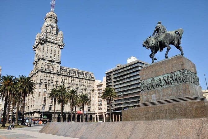 Meilleure excursion privée sur la côte de Montevideo: visite de la ville. Visite optionnelle de dégustation de vin.