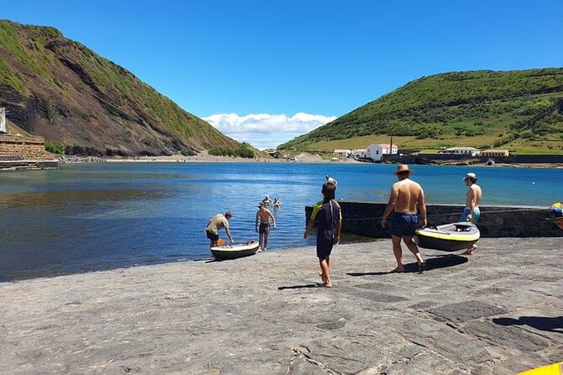Visite guidée de l'île de Faial en kayak avec équipement