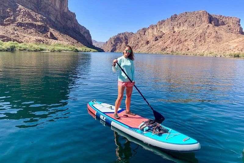 Excursion d'une demi-journée sur le Colorado River Paddleboard - SUP, randonnée et grotte d'émeraude