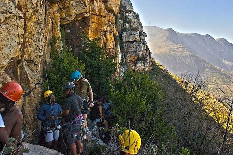 Escalade et bloc avec un fondateur de club de jeunes avec module complémentaire pour enfants