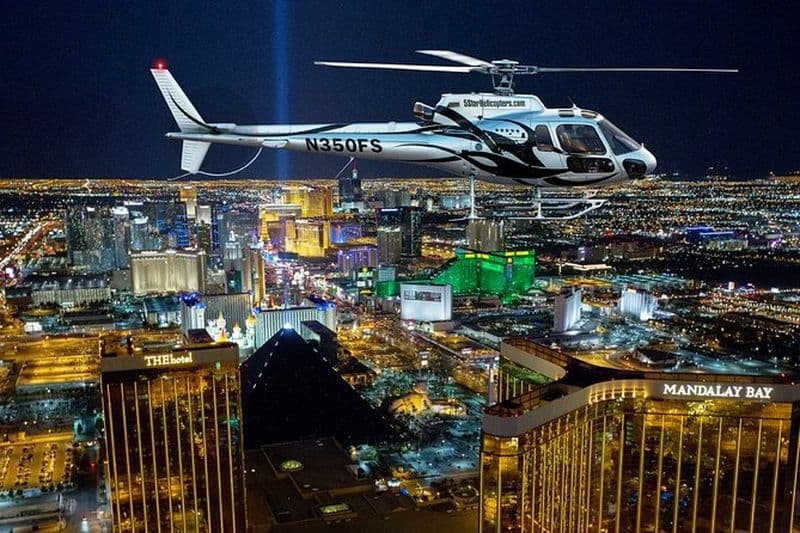 Vol de nuit en hélicoptère à Las Vegas avec transport VIP en option