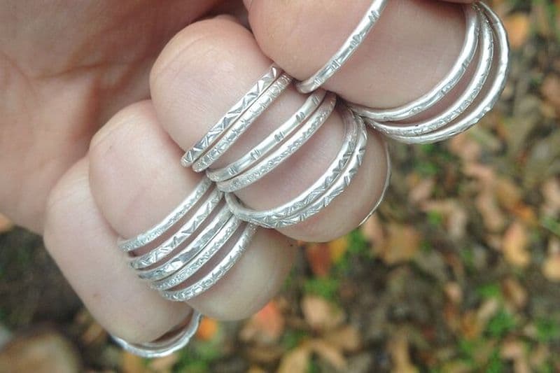 Bijoux en argent faisant l'expérience