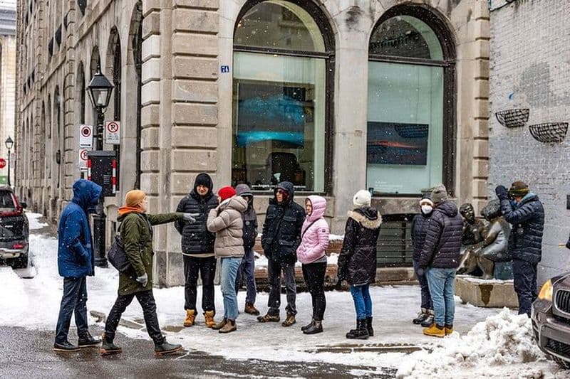 Visite à pied des hauts lieux et des joyaux cachés du Vieux-Montréal Par FITZ MTL