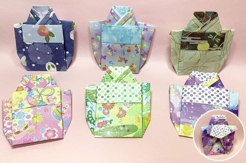 Kimono miniature japonais fabriqué avec de l'origami à Osaka