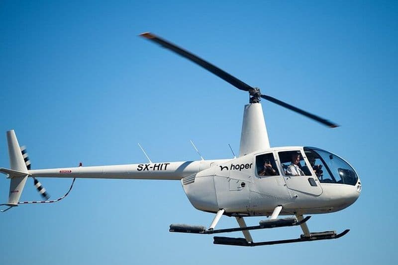 Montez en hélicoptère autour de Milos, Kimolos et Polyegos