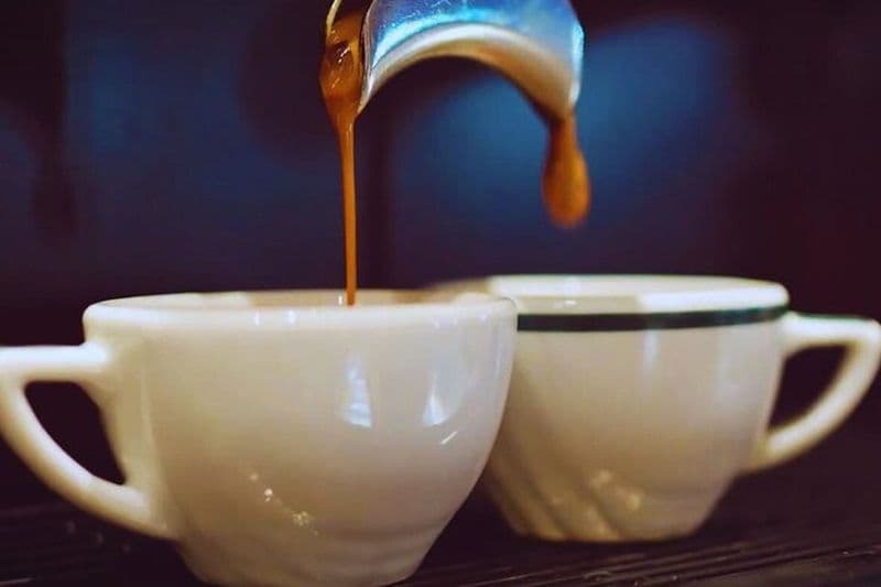 Expérience de dégustation de café de Naples avec la pâtisserie Sfogliatelle