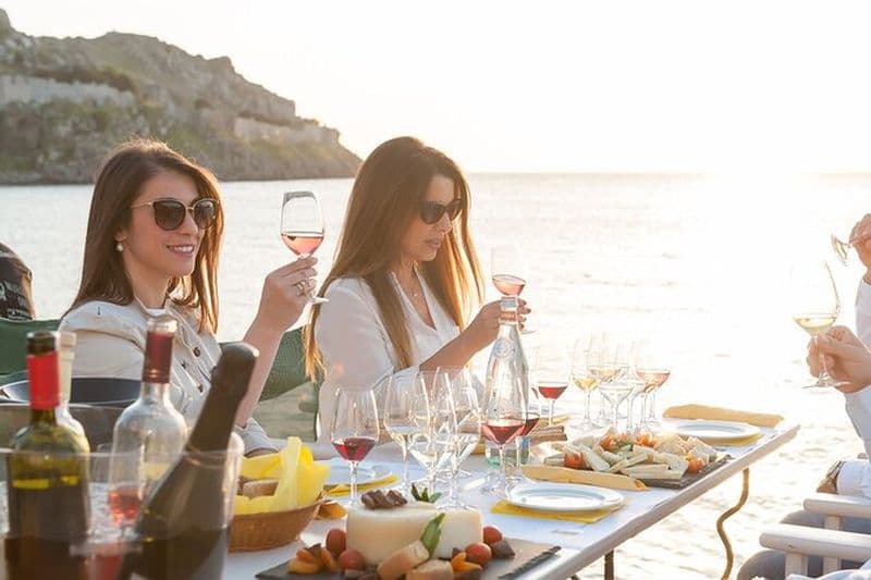 Accord vins et fromages de Lemnos au coucher du soleil - dégustation privée