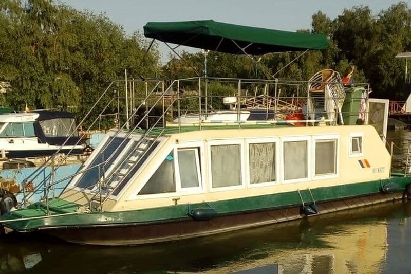 Pêche sportive dans le Delta Dunarii avec le bateau Camely Cruise.