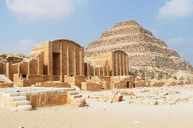 Visite privée de deux jours de la ville du Caire, des pyramides de Gizeh et de Saqqarah + transfert aéroport