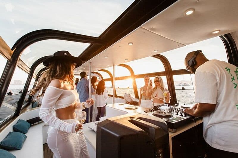 Lisbon Sunset DJ Party – Bateau de luxe, pizza et bar ouvert