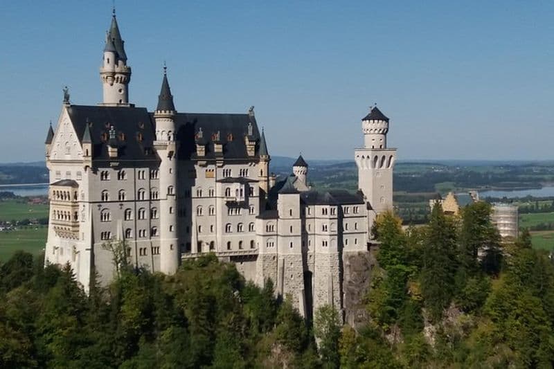 Excursion privée guidée d'une journée au château de Neuschwanstein incl. Promenade à cheval en calèche