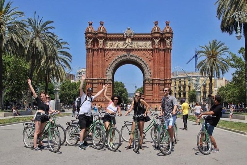 Visite de Barcelone à vélo de 3 heures: Points forts et pierres précieuses cachées