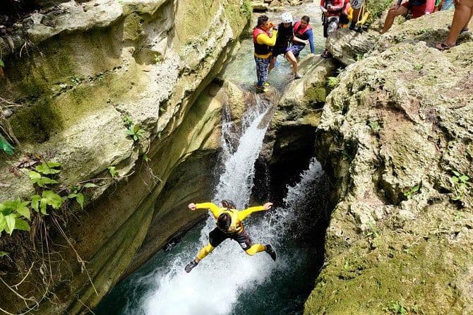 Canyoning à Kawasan Badian Tour avec déjeuner et transport