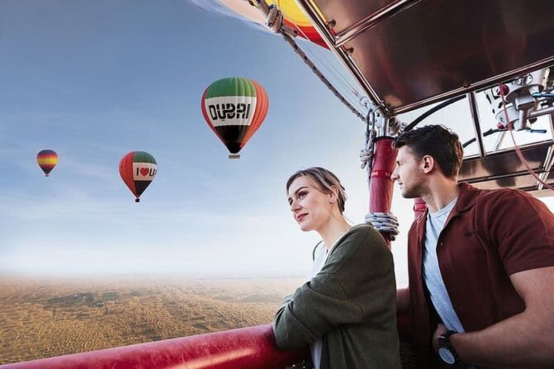 Vol de luxe en montgolfière avec Petit-déjeuner et fauconnerie dans le désert