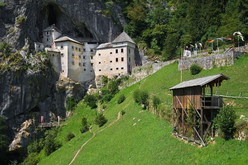Billet Ljubljana : visite en petit groupe de la grotte de Postojna et du château de Predjama