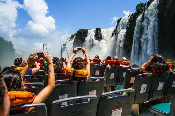 Tour des chutes d'Iguazu, promenade en bateau, train et Safari Truck