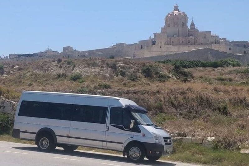 Transferts aéroport (groupe privé jusqu'à 15 personnes)